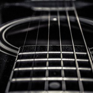 Gitara klasyczna czy akustyczna – co wybrać na początek?